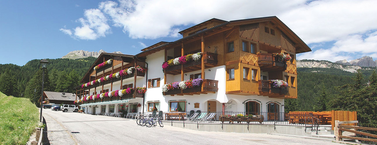 Außenansicht vom Hotel Gran Mugon im Fassatal