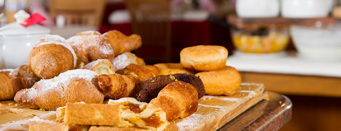 Brioche e dolci per la prima colazione